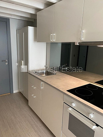 Fasādes māja, renovēta māja, slēgts pagalms, ieeja no ielas, kāpņu telpa pēc kapitālā Rīga - foto 10