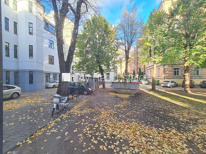 Фасадный дом, реновированный дом, закрытый двор, вход с улицы, лестничная клетка Рига - изображение 16