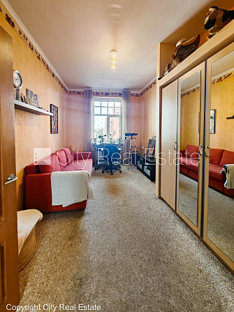 Zeme īpašumā, fasādes māja, restaurēta māja, labiekārtots apzaļumots pagalms, slēgts Rīga - foto 8