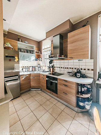 Zeme īpašumā, fasādes māja, restaurēta māja, labiekārtots apzaļumots pagalms, slēgts Rīga - foto 1