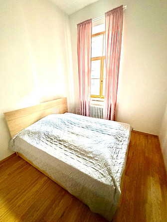 Pagalma māja, slēgts pagalms, ieeja no pagalma, kāpņu telpa pēc kosmētiskā remonta, Rīga - foto 7
