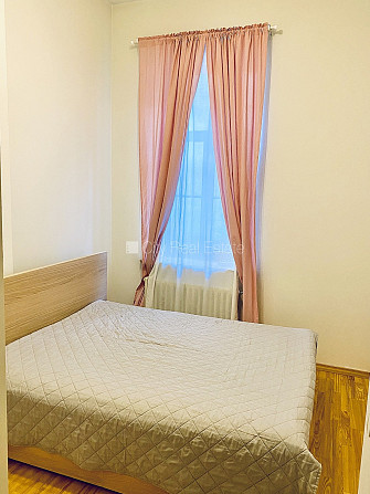 Pagalma māja, slēgts pagalms, ieeja no pagalma, kāpņu telpa pēc kosmētiskā remonta, Rīga - foto 8