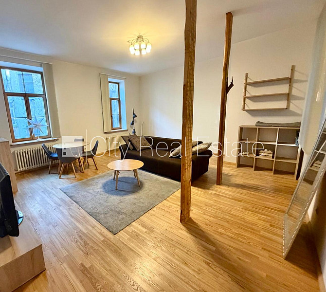Pagalma māja, slēgts pagalms, ieeja no pagalma, kāpņu telpa pēc kosmētiskā remonta, Rīga - foto 3