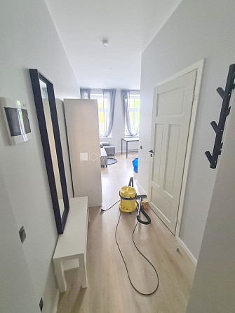 Fasādes māja, renovēta māja, ieeja no ielas, kāpņu telpa pēc kapitālā remonta, logi Rīga - foto 7