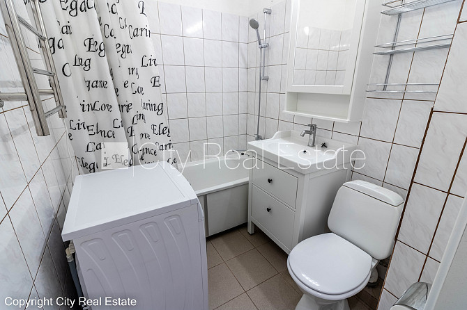 Fasādes māja, vieta automašīnai, ieeja no pagalma, lodžija 7,6 m2, logi vērsti uz pagalma Rīga - foto 19