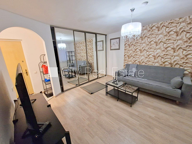 Fasādes māja, vieta automašīnai, ieeja no pagalma, lodžija 7,6 m2, logi vērsti uz pagalma Rīga - foto 6