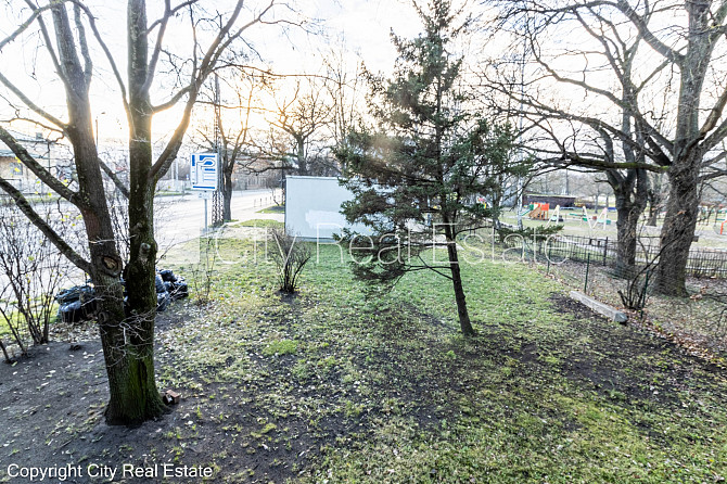 Fasādes māja, vieta automašīnai, ieeja no pagalma, lodžija 7,6 m2, logi vērsti uz pagalma Rīga - foto 15