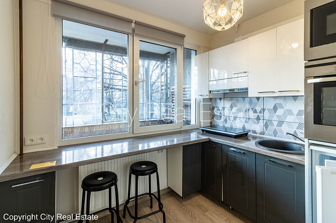 Fasādes māja, vieta automašīnai, ieeja no pagalma, lodžija 7,6 m2, logi vērsti uz pagalma Rīga - foto 10