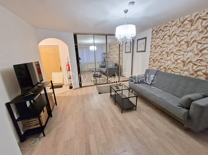 Fasādes māja, vieta automašīnai, ieeja no pagalma, lodžija 7,6 m2, logi vērsti uz pagalma Rīga - foto 8