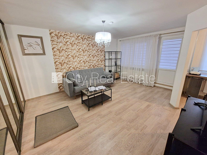 Fasādes māja, vieta automašīnai, ieeja no pagalma, lodžija 7,6 m2, logi vērsti uz pagalma Rīga - foto 5