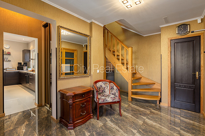 Privātmāja, labiekārtots apzaļumots pagalms, iežogota teritorija ar metāla sētu, vieta Jūrmala - foto 6