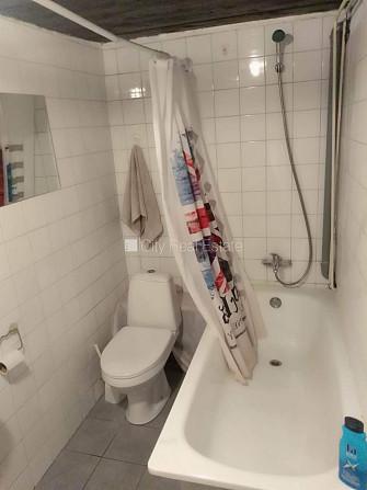 Mansards, logi vērsti mājas abās pusēs, guļamistabu skaits 2 gab., vannas istabu skaits 1 Rīga - foto 15