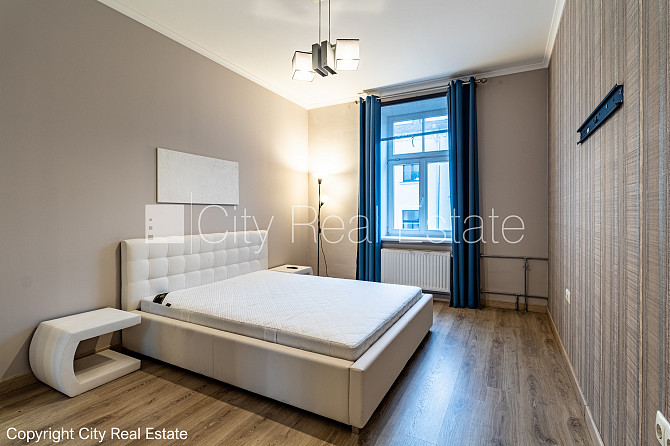 Fasādes māja, renovēta māja, ieeja no ielas, kāpņu telpa pēc kapitālā remonta, logi Rīga - foto 8