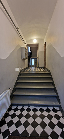 Fasādes māja, renovēta māja, ieeja no ielas, kāpņu telpa pēc kapitālā remonta, logi Rīga - foto 20