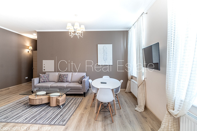 Renovēta māja, logi vērsti uz ielas pusi, guļamistabu skaits 2 gab., istabas izolētas, studio Rīga - foto 1