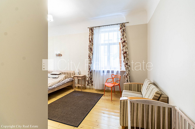 Pagalma ēka, renovēta māja, labiekārtots apzaļumots pagalms, slēgts pagalms, iežogota Rīga - foto 8