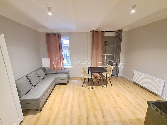 Fasādes māja, renovēta māja, slēgts pagalms, ieeja no ielas un pagalma, kāpņu telpa pēc Rīga - foto 11