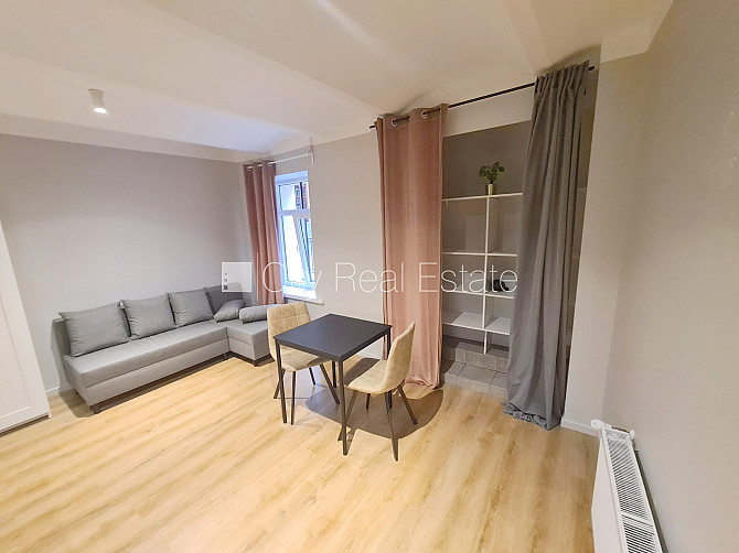 Fasādes māja, renovēta māja, slēgts pagalms, ieeja no ielas un pagalma, kāpņu telpa pēc Rīga - foto 8