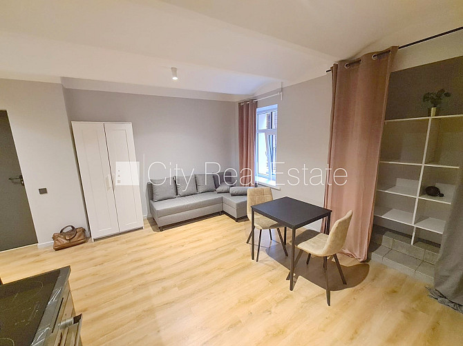 Fasādes māja, renovēta māja, slēgts pagalms, ieeja no ielas un pagalma, kāpņu telpa pēc Rīga - foto 7