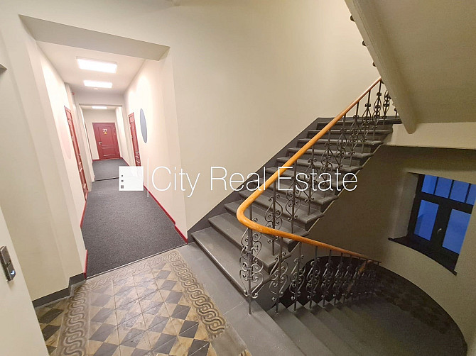 Pagalma ēka, renovēta māja, slēgts pagalms, ieeja no pagalma, ir lifts, kāpņu telpa pēc Rīga - foto 20