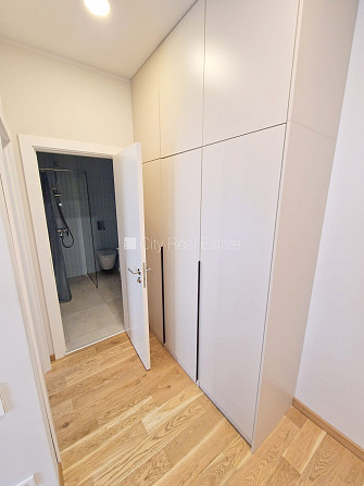 Pagalma ēka, renovēta māja, slēgts pagalms, ieeja no pagalma, ir lifts, kāpņu telpa pēc Rīga - foto 13