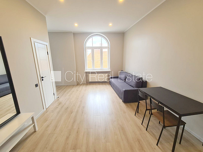 Fasādes māja, renovēta māja, slēgts pagalms, ieeja no ielas un pagalma, ir lifts, kāpņu Rīga - foto 9