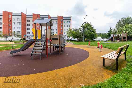 Piedāvājam iegādāties pārdomāta plānojuma un gaišu trīs istabu dzīvokli Jūrmalā, Slokā, klusā un zaļ Jūrmala