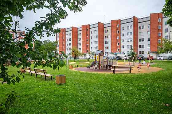 Piedāvājam iegādāties pārdomāta plānojuma un gaišu trīs istabu dzīvokli Jūrmalā, Slokā, klusā un zaļ Jūrmala