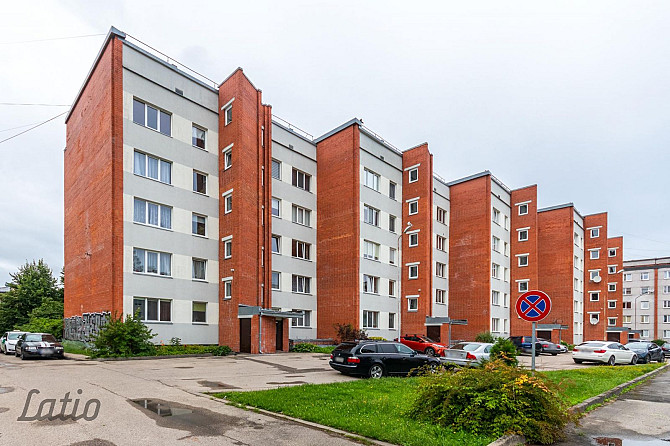 Piedāvājam iegādāties pārdomāta plānojuma un gaišu trīs istabu dzīvokli Jūrmalā, Jūrmala - foto 1
