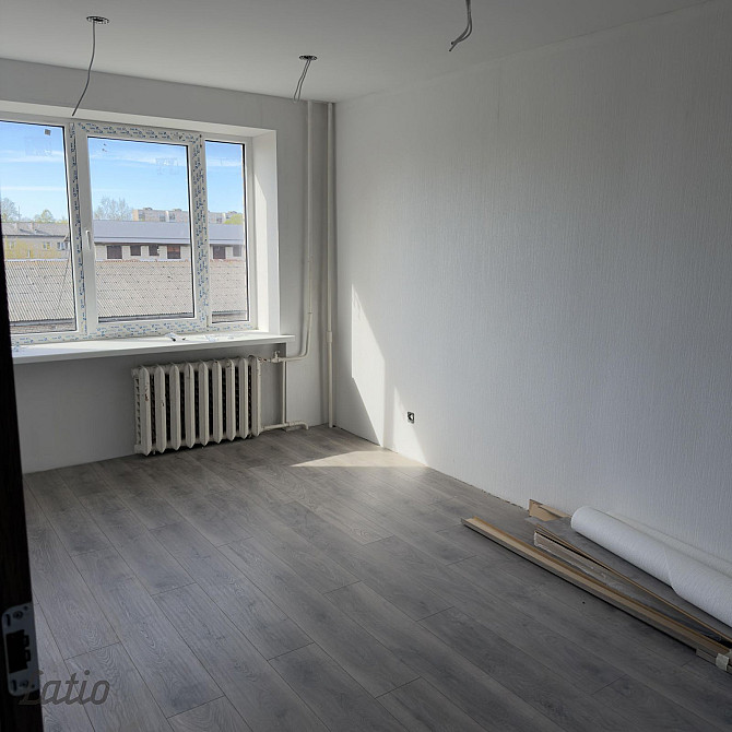 Tiek pārdots funkcionāls un saulains divu istabu dzīvoklis klusā un zaļā Ventspils rajonā, Ventspils un novads - foto 3
