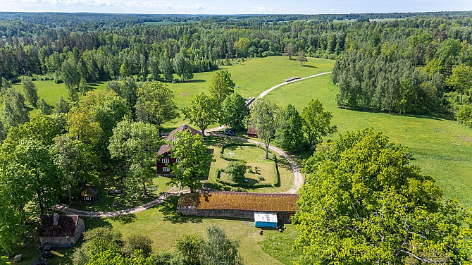 Pārdod plašu un daudzfunkcionālu lauku īpašumu, kas atrodas stratēģiski izdevīgā un Kuldīga un novads - foto 1