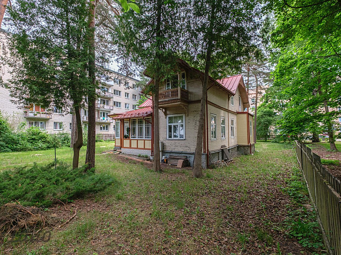 Piedāvājam unikālu iespēju iegādāties vizuāli saistošu 19. gadsimta beigu dzīvojamo māju Jūrmala - foto 5