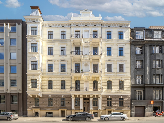 Izīrē elegantu, pilnībā mēbelētu 2-istabu dzīvokli prestižajā Klusajā centrā  Pulkveža Rīga - foto 3