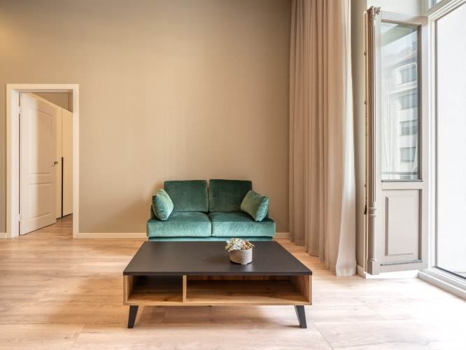 Izīrē elegantu, pilnībā mēbelētu 2-istabu dzīvokli prestižajā Klusajā centrā  Pulkveža Rīga - foto 8