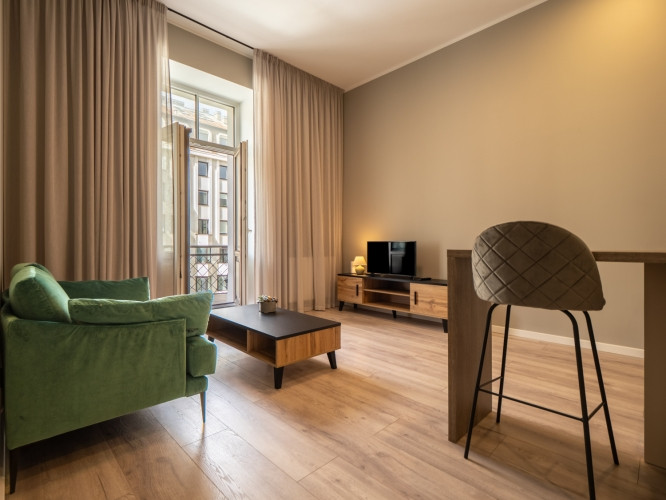 Izīrē elegantu, pilnībā mēbelētu 2-istabu dzīvokli prestižajā Klusajā centrā  Pulkveža Rīga - foto 5
