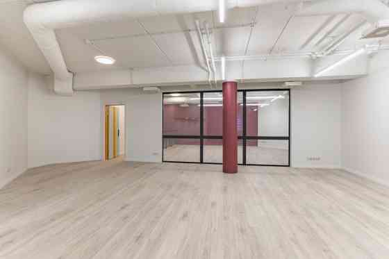 Open-plan office in a modern business centre.  The premises consist of two spacious office areas (73 Rīga