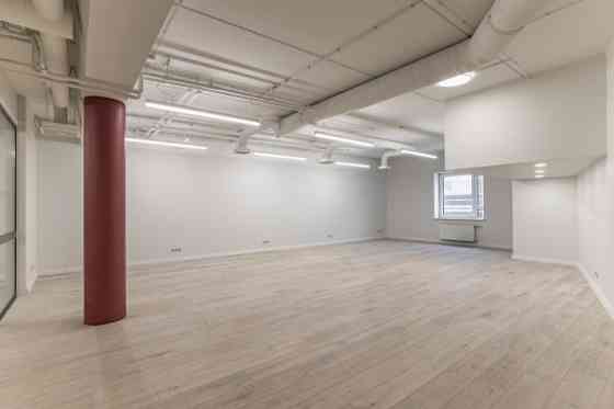Open-plan office in a modern business centre.  The premises consist of two spacious office areas (73 Rīga