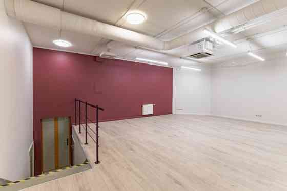Open-plan office in a modern business centre.  The premises consist of two spacious office areas (73 Rīga