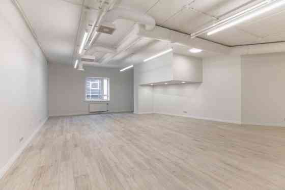 Open-plan office in a modern business centre.  The premises consist of two spacious office areas (73 Rīga