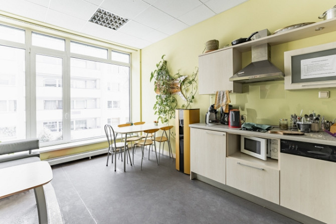 Atvērtā tipa birojs jaunā projekta biroju centrā.  Telpas sastāv no divām lielām telpām (73 Rīga - foto 8