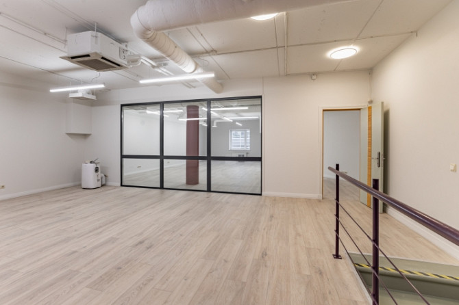 Atvērtā tipa birojs jaunā projekta biroju centrā.  Telpas sastāv no divām lielām telpām (73 Rīga - foto 6