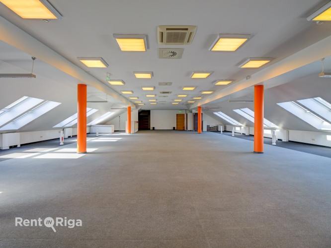 Plašas atvērtā tipa biroja telpas.  Telpas priekšrocības: 1 stāvvieta iekļauta cenā; Rīga - foto 2