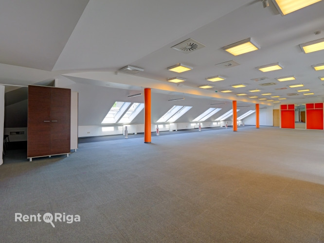 Plašas atvērtā tipa biroja telpas.  Telpas priekšrocības: 1 stāvvieta iekļauta cenā; Rīga - foto 5