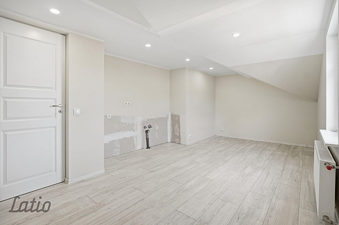Piedāvāju iegādāties 82.5 m plašu, gaišu un kapitāli renovētu 2 istabu dzīvokli lieliskā Liepāja - foto 3