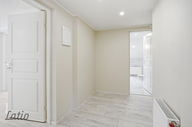Piedāvāju iegādāties 82.5 m plašu, gaišu un kapitāli renovētu 2 istabu dzīvokli lieliskā Liepāja - foto 4