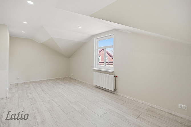 Piedāvāju iegādāties 82.5 m plašu, gaišu un kapitāli renovētu 2 istabu dzīvokli lieliskā Liepāja - foto 2