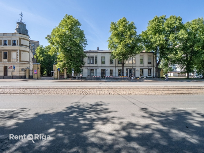 Nomai tiek piedāvātas gaišas un plašas birojas telpas.  + Plānojums sastāv no pilnībā Rīga - foto 6