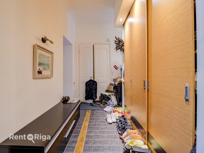 Pārdošanā plašs dzīvoklis vienā no pieprasītākajām Rīgas centra adresēm  Skolas ielā. Rīga - foto 9