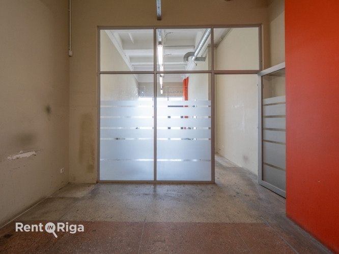 Tirdzniecības telpas ar atsevišķu ieeju no pagalma puses, Purvciemā  netālu no T/C Domina. Rīga - foto 4