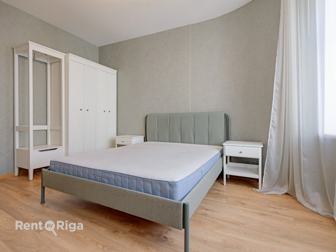 Pašā Rīgas centrā blakus Ģertrūdes baznīcai ilgtermiņa īrei pieejams plašs 4 istabu Rīga - foto 8